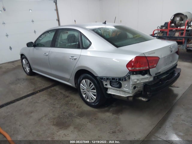 1VWAT7A36FC076095 Volkswagen Passat 1.8t S