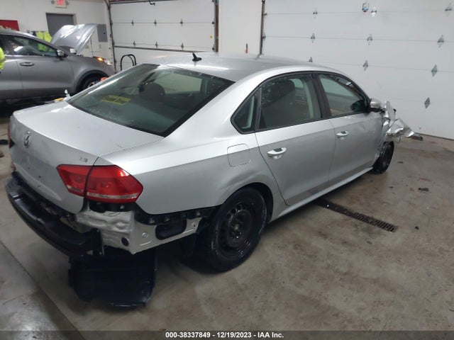 1VWAT7A36FC076095 Volkswagen Passat 1.8t S