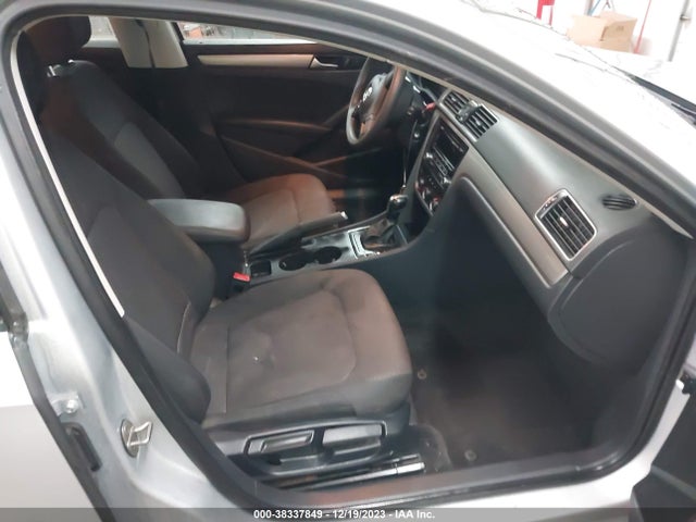 1VWAT7A36FC076095 Volkswagen Passat 1.8t S