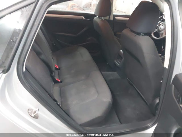 1VWAT7A36FC076095 Volkswagen Passat 1.8t S