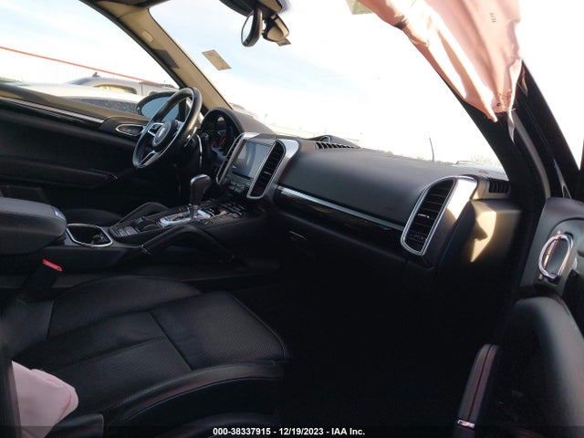 2017 PORSCHE CAYENNE WP1AA2A26HKA82554 Photo 4
