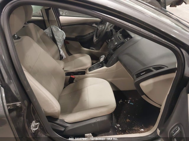 2015 FORD FOCUS SE VIN: 1FADP3F29FL220810