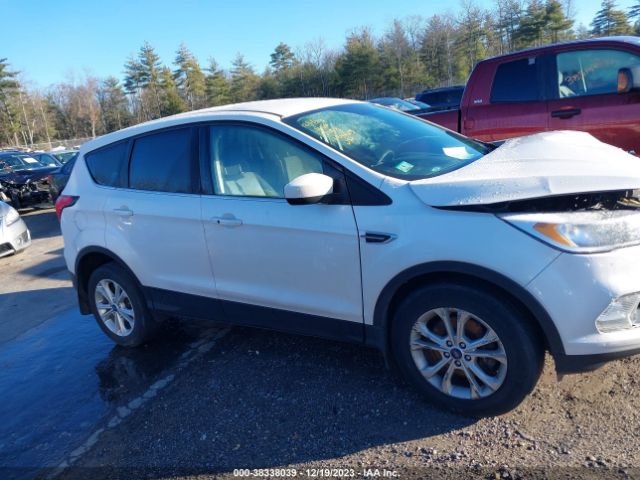1FMCU9GD8KUB15158 Ford ESCAPE SE