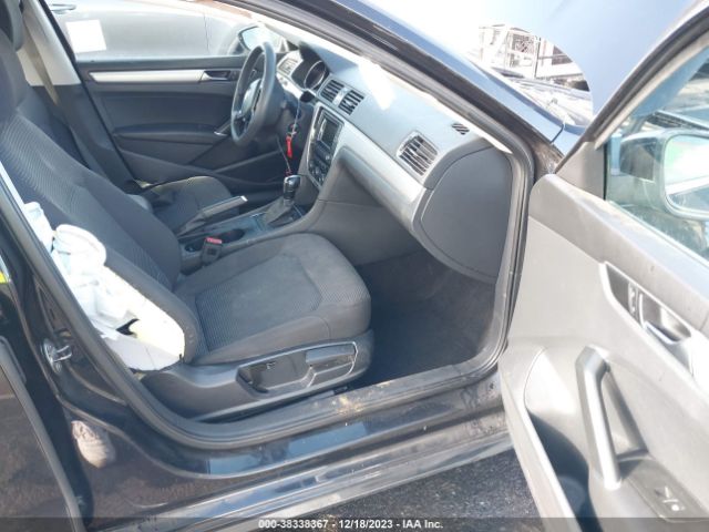 1VWAT7A31HC012050 Volkswagen Passat 1.8t S