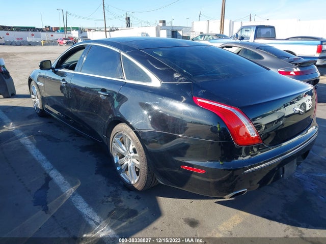 2012 JAGUAR XJ SAJWA2GB3CLV39002 Photo 2