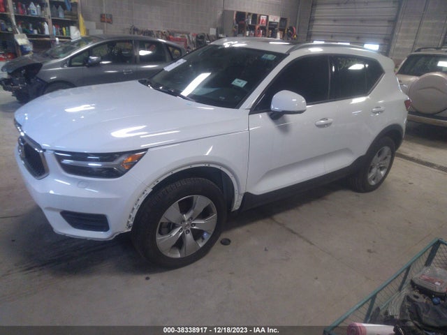 Volvo Xc40 T4 Momentum 2022 YV4AC2HK3N2666372 Image 2