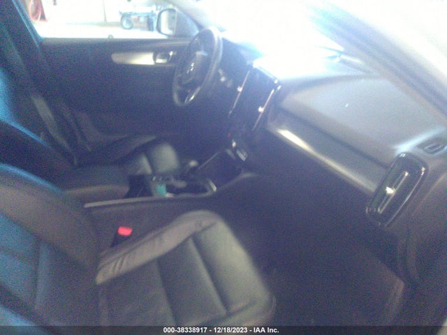 Volvo Xc40 T4 Momentum 2022 YV4AC2HK3N2666372 Image 5