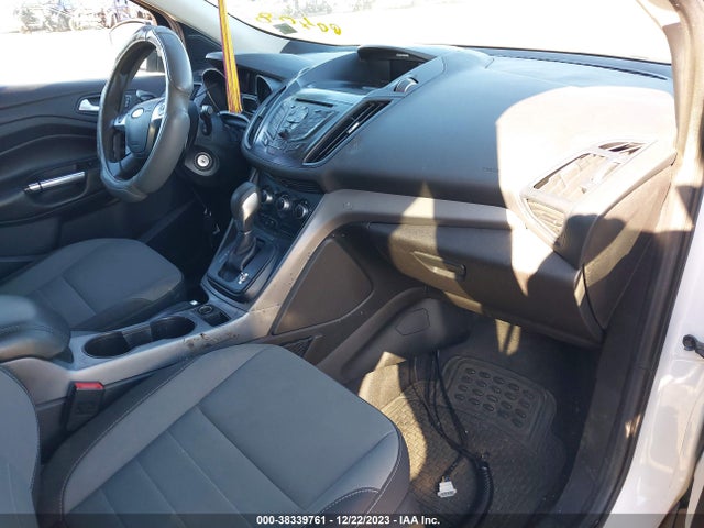 1FMCU9GX7EUD38029 Ford ESCAPE SE