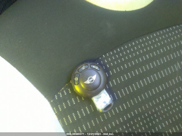 2010 MINI COOPER WMWMF3C59ATU77113 Photo 10