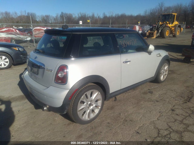 2010 MINI COOPER WMWMF3C59ATU77113 Photo 3