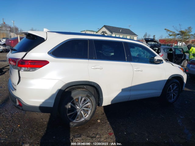 2018 TOYOTA HIGHLANDER XLE VIN: 5TDJZRFH5JS912715