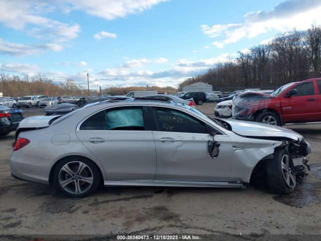 WDDZF4KB7JA371203 Mercedes-Benz E 300 4matic
