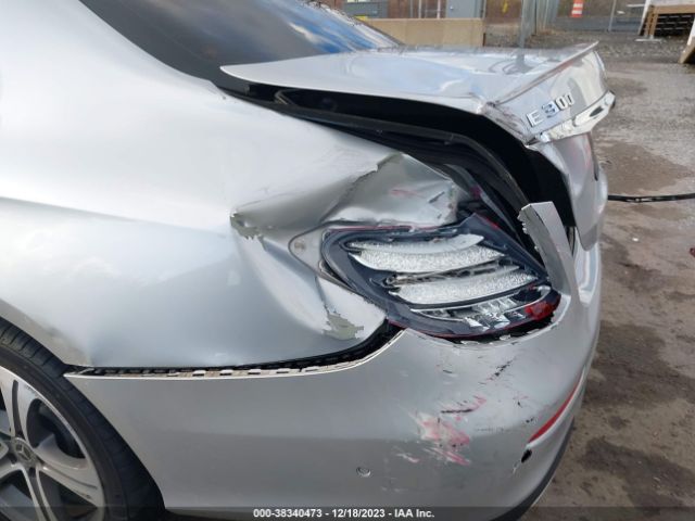 WDDZF4KB7JA371203 Mercedes-Benz E 300 4matic
