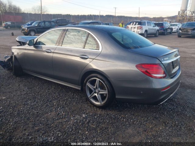 2017 MERCEDES-BENZ E 300 WDDZF4KB9HA137428 Photo 2