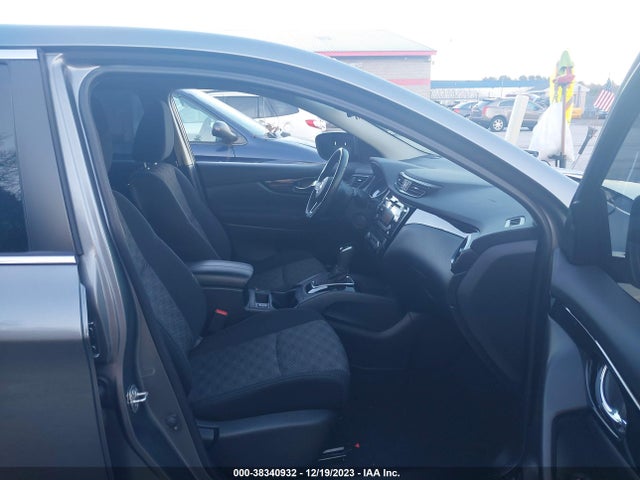 JN1BJ1CRXJW289718 Nissan Rogue Sport S/sl/sv