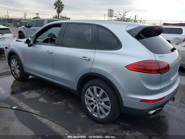 2016 PORSCHE CAYENNE WP1AA2A29GKA12836 Photo 2