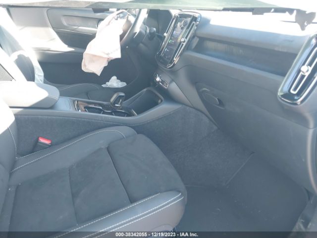 2023 VOLVO C40 RECHARGE PURE ELECTRIC YV4ED3GMXP2055457 Photo 4