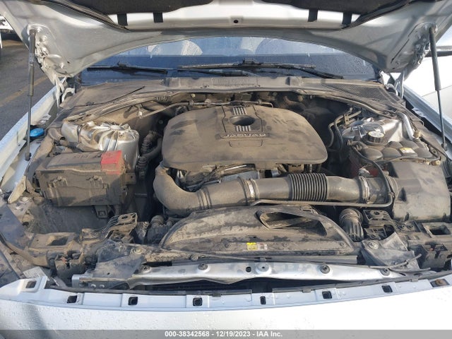 2017 JAGUAR XE SAJAD4BG3HA965646 Photo 9