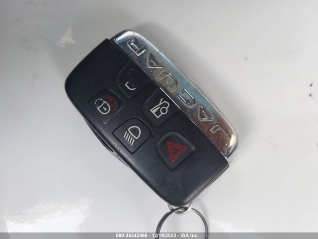 2017 JAGUAR XE SAJAD4BG3HA965646 Photo 10