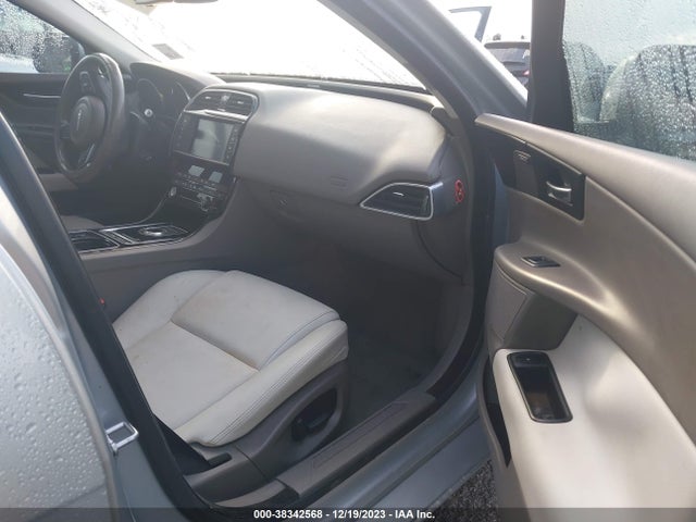 2017 JAGUAR XE SAJAD4BG3HA965646 Photo 4