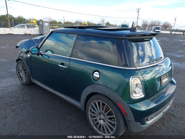 2009 MINI COOPER S WMWMF735X9TT97340 Photo 2