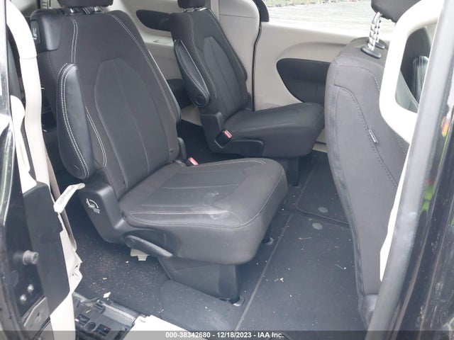 2C4RC1CG9NR218643 Chrysler Voyager Lx