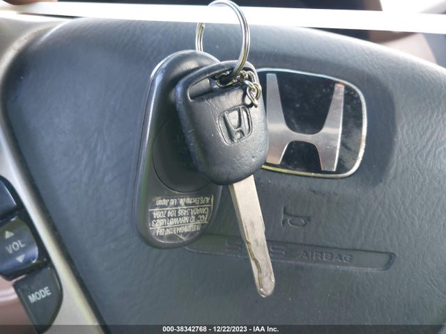 2004 HONDA PILOT EX-L VIN: 2HKYF18604H609372