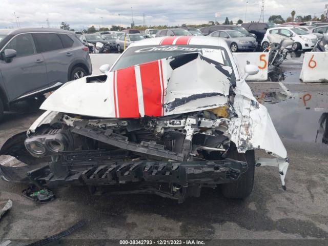 2C3CDZAG6JH327795 Dodge Challenger Sxt Plus