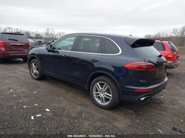2016 PORSCHE CAYENNE WP1AA2A23GLA10655 Photo 2