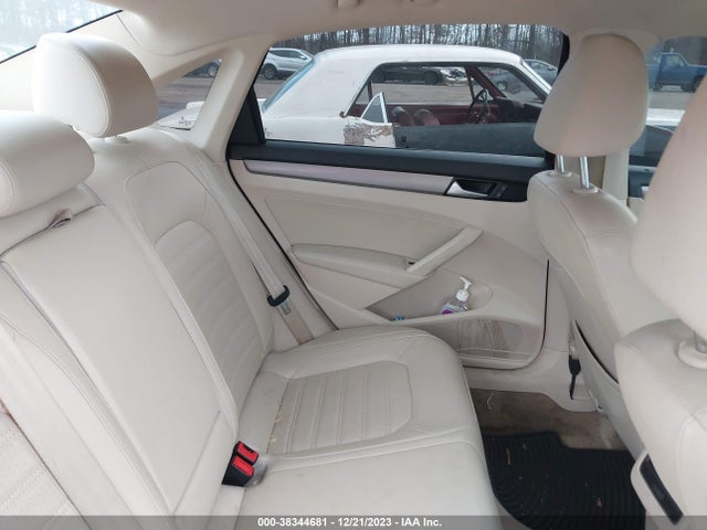 1VWBT7A39FC076886 Volkswagen Passat 1.8t Se