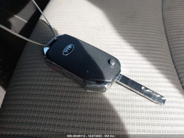 3KPF24AD9KE049267 KIA Forte Lxs