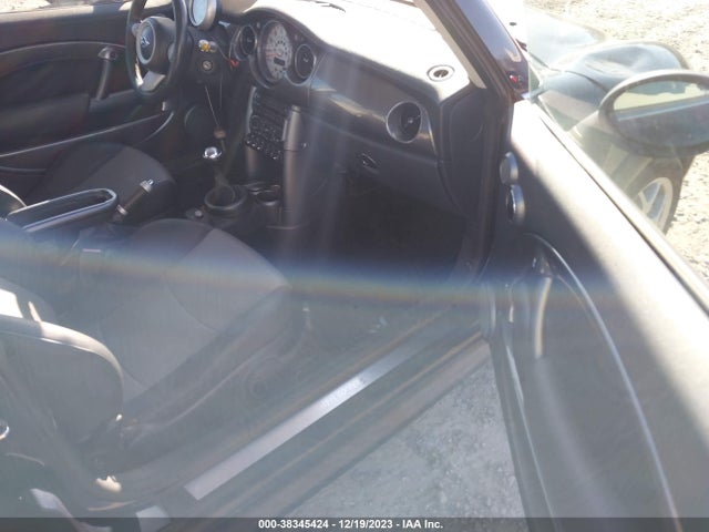 2006 MINI COOPER S WMWRE335X6TL23266 Photo 4