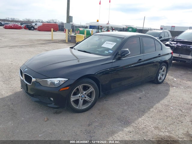 BMW 320i 2015 WBA3B1G56FNT64821 Image 2