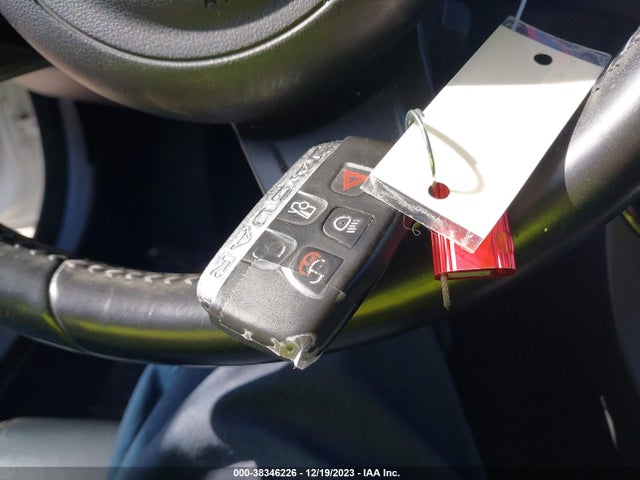 2017 JAGUAR XE SAJAR4BG5HA977878 Photo 10