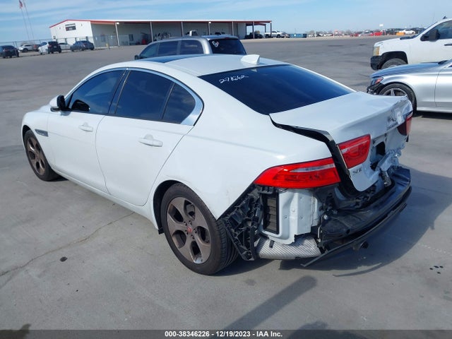 2017 JAGUAR XE SAJAR4BG5HA977878 Photo 2