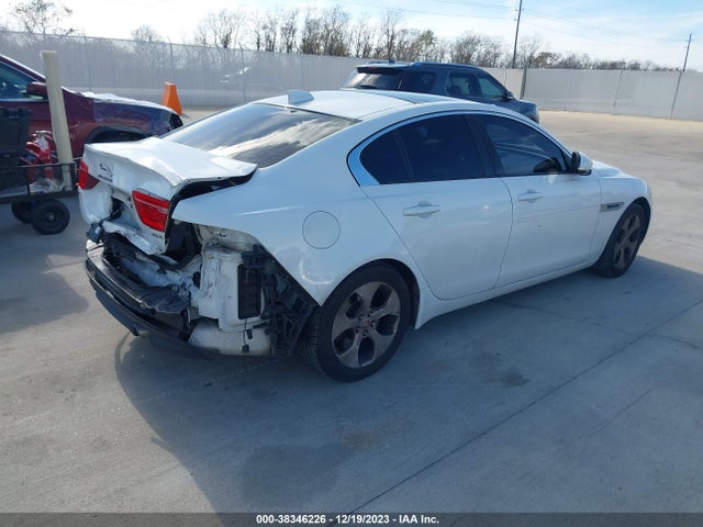 2017 JAGUAR XE SAJAR4BG5HA977878 Photo 3