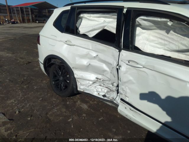 3VVCB7AX4NM159153 Volkswagen Tiguan 2.0t Se R-line Black