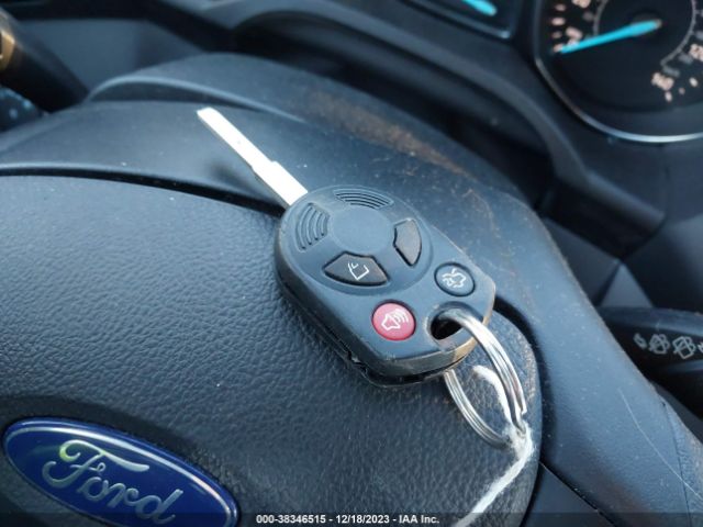 1FMCU9HD6JUC59675 Ford ESCAPE SEL