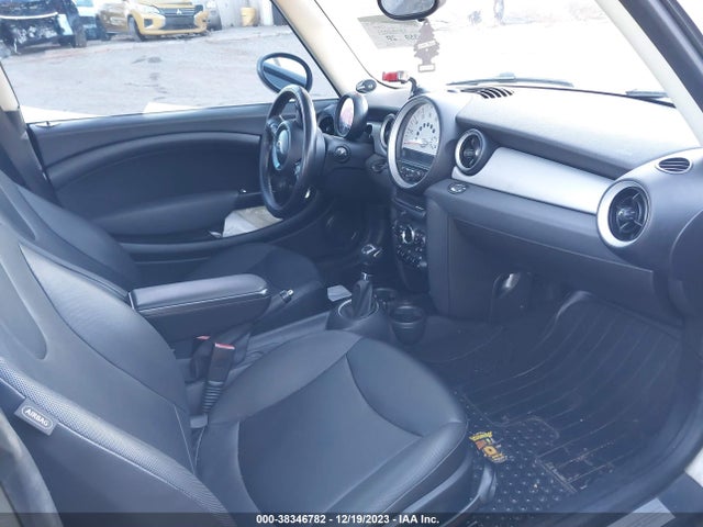 2011 MINI COOPER WMWSU3C57BTX96119 Photo 4