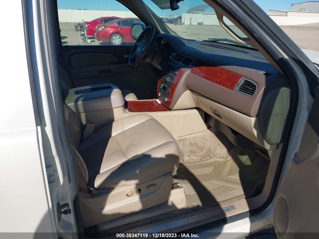 2009 CHEVROLET SUBURBAN 1500 1GNFC36029R169074 Photo 4