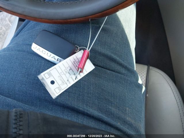 2017 JAGUAR XJ SAJWJ1CD6H8W12472 Photo 10