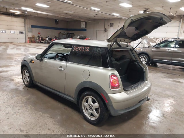 2007 MINI COOPER WMWMF33597TT50998 Photo 2