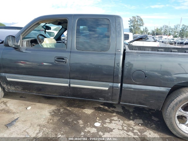 2004 CHEVROLET SILVERADO 1500 LS VIN: 2GCEC19V041101812