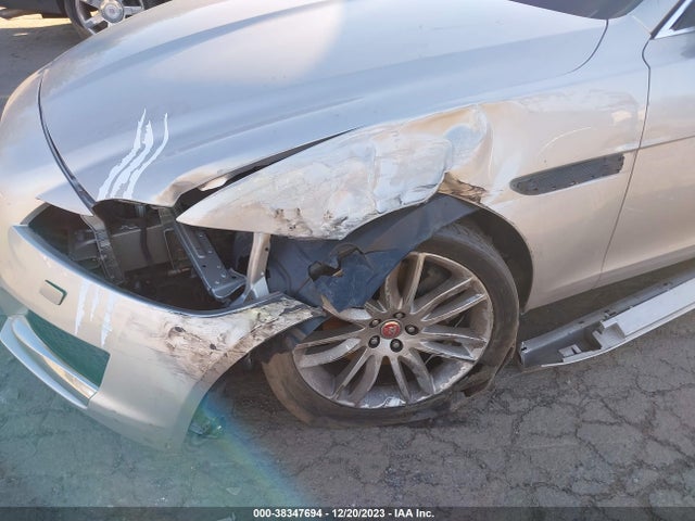 2016 JAGUAR XF SAJBK4BV2GCY16074 Photo 5