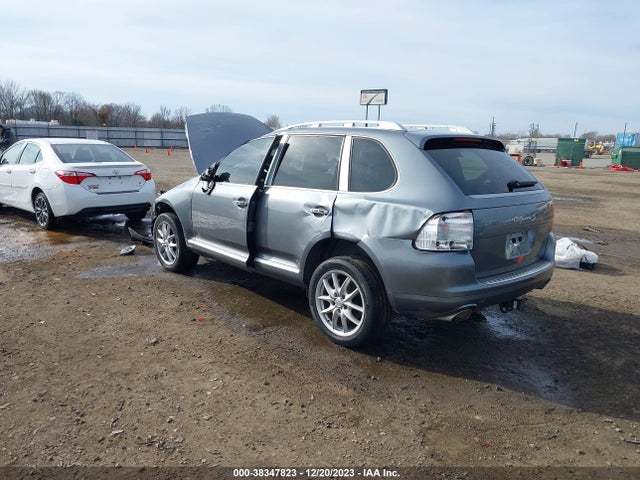 2005 PORSCHE CAYENNE WP1AB29P85LA65676 Photo 2