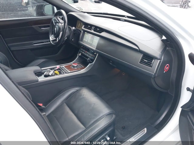 2018 JAGUAR XF SAJBM2FV2JCY63623 Photo 4