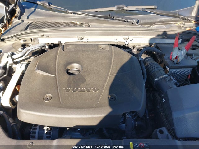 7JRA22TK8KG018300 Volvo S60 T6 Momentum