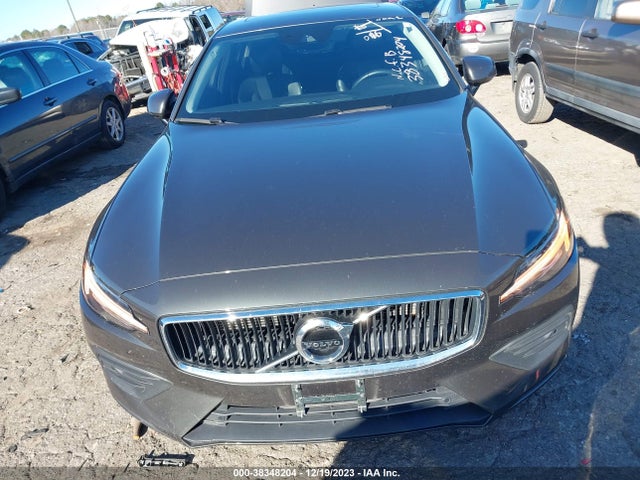 7JRA22TK8KG018300 Volvo S60 T6 Momentum
