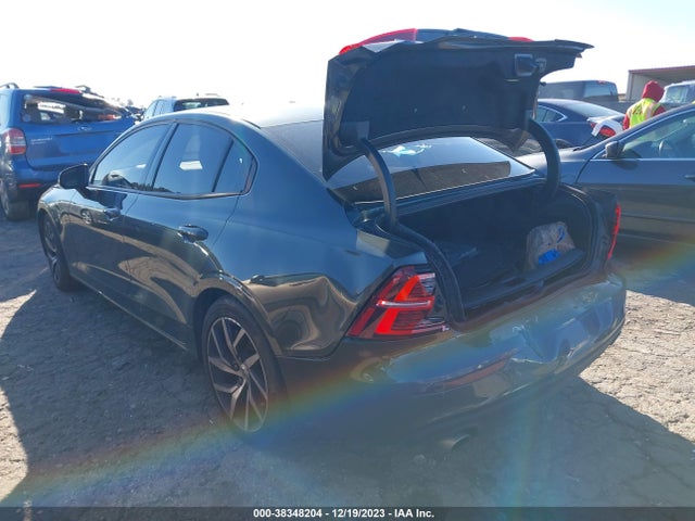 7JRA22TK8KG018300 Volvo S60 T6 Momentum