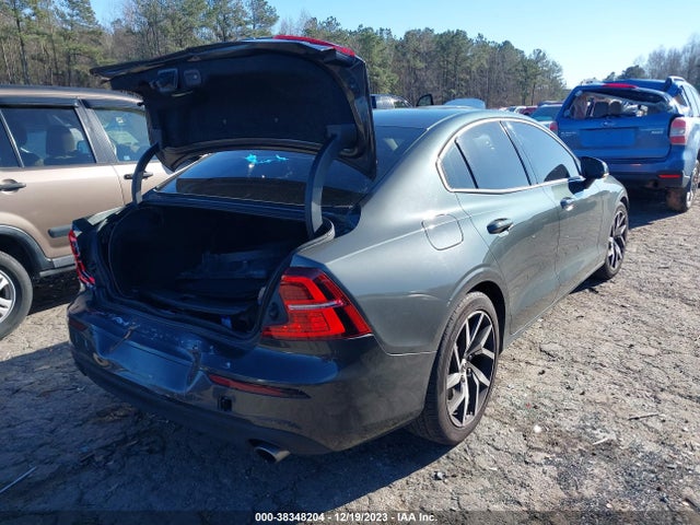 7JRA22TK8KG018300 Volvo S60 T6 Momentum